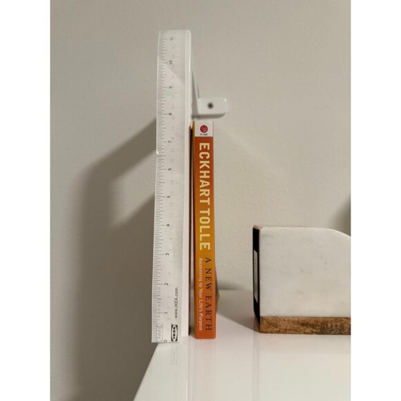 A New Earth: Awakening to Your Life’s Purpose Book by Eckhart Tolle Paperback - Picture 2 of 5